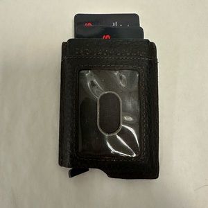 3D spring loaded wallet